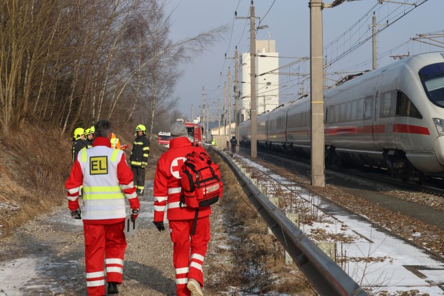 	Tödlicher Unfall: Mann mit Hund auf Bahnstrecke bei Krenglbach von Personenzug erfasst