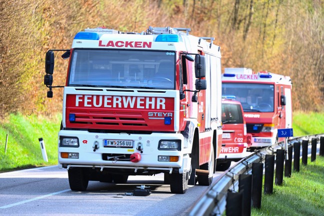 	Tiertransport-Anhänger mit Hühnern auf Mühllackener Straße bei Feldkirchen an der Donau umgestürzt