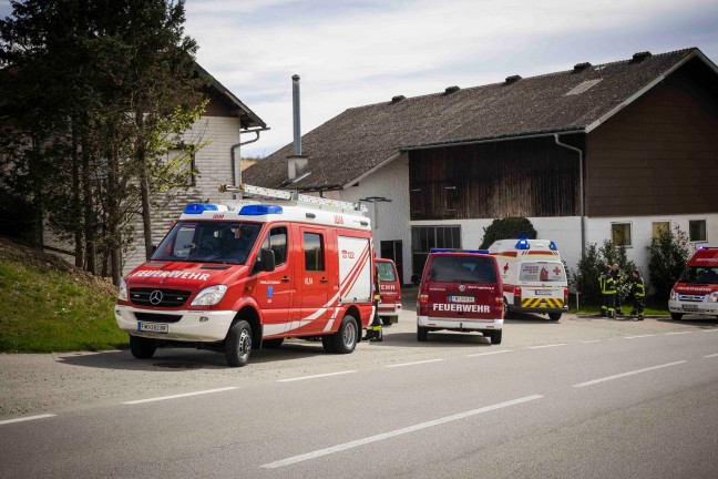 	Personenrettung: Schwerstverletzter bei Unfall auf Bauernhof in Eggelsberg