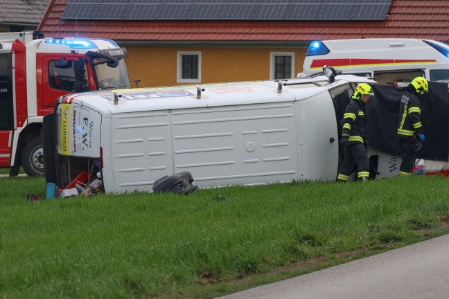 	Tödlicher Crash: Lenker eines Kleintransporter (22) starb bei Kreuzungsunfall in Heiligenberg