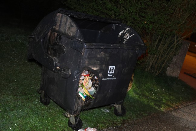 	Brand eines Müllcontainers in einer Siedlung in Wels-Lichtenegg sorgte für Einsatz der Feuerwehr