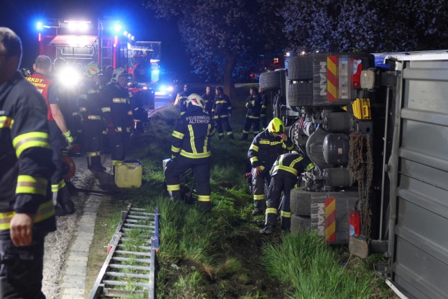 	LKW umgestürzt: Schwierige Bergung eines Sattelzuges nach Unfall in Gaspoltshofen