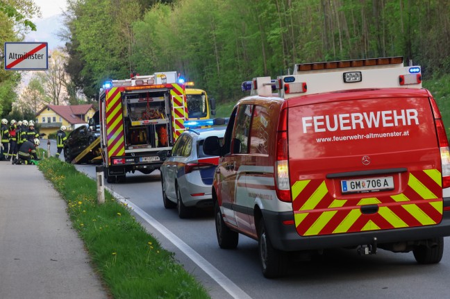 	Drei Verletzte bei schwerem Verkehrsunfall auf Salzkammergutstraße in Altmünster