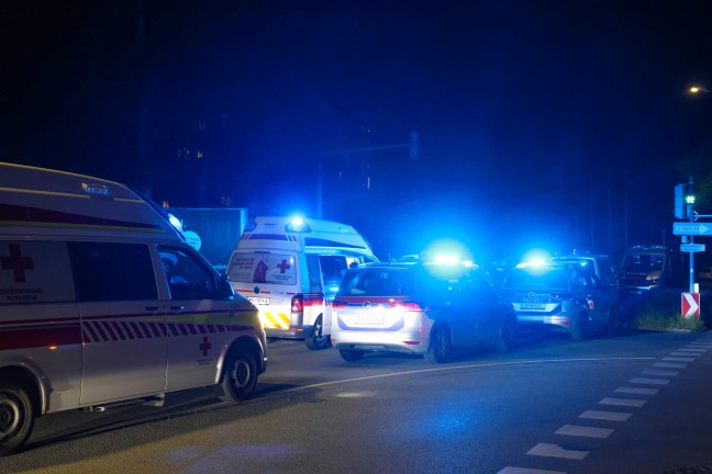	Größerer Einsatz der Polizei samt Rettung und Straßensperre in Wels-Pernau