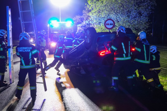 	Autoüberschlag auf Wallerner Straße bei Scharten fordert eine leichtverletzte Person