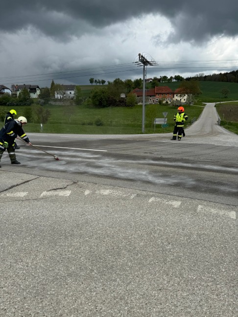 	Ölverschmutzung in einem Kreuzungsbereich in Offenhausen sorgte für Einsatz der Feuerwehr