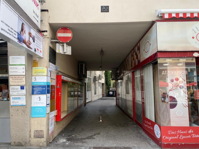 	Messerattacke: Streit vor Lokal in Linz-Innere Stadt endet mit lebensgefährlichem Bauchstich