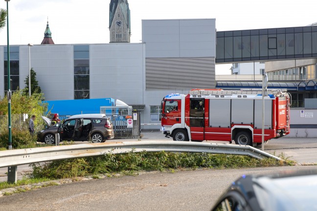 Gemeldeter Fahrzeugbrand sorgte für Einsatz der Feuerwehr in Wels-Neustadt | Foto: laumat/Matthias Lauber Gemeldeter Fahrzeugbrand sorgte für Einsatz der Feuerwehr in Wels-Neustadt