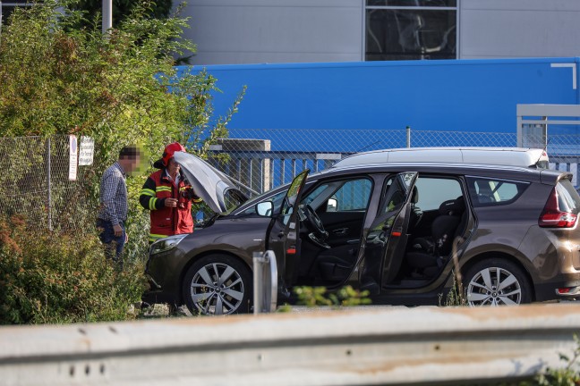 Gemeldeter Fahrzeugbrand sorgte für Einsatz der Feuerwehr in Wels-Neustadt | Foto: laumat/Matthias Lauber Gemeldeter Fahrzeugbrand sorgte für Einsatz der Feuerwehr in Wels-Neustadt