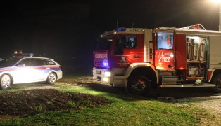 Garagenbrand: Einsatzkräfte zweier Feuerwehren in Schörfling am Attersee im Einsatz