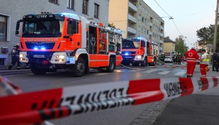 Ausgedehnter Wohnungsbrand in Linz-Kleinmünchen-Auwiesen sorgte für Einsatz von drei Feuerwehren