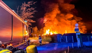 Brand mehrerer Gartenhütten in einer Schrebergartensiedlung in Braunau am Inn