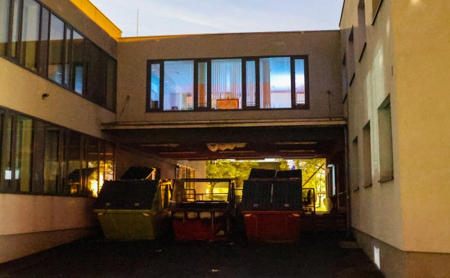 Containerbrand bei Unternehmen in Leonding drohte auf Firmengebäude überzugreifen