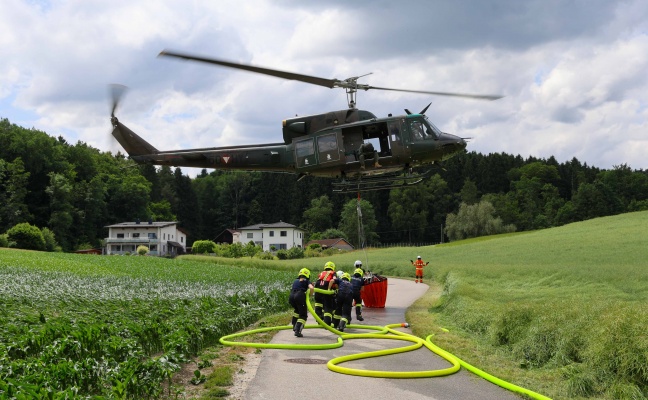 Große Waldbrandübung der Feuerwehren und des Bundesheeres im Bezirk Schärding