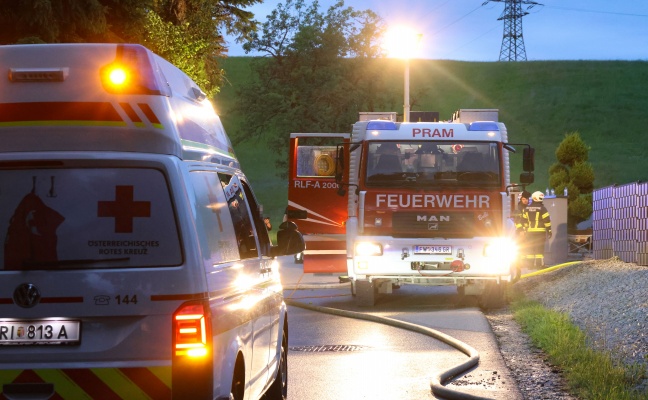 Ein Verletzter bei Brand in einem Gebäude in Pram