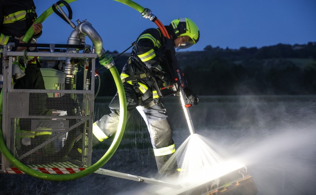 Regionale Fachmesse: Feuerwehr präsentiert eigenen Führungskräften Stützpunkte und Spezialausrüstung