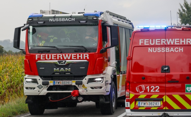 Einsatzkräfte zu Personenrettung nach Kollision zweier Fahrzeuge bei Nußbach alarmiert