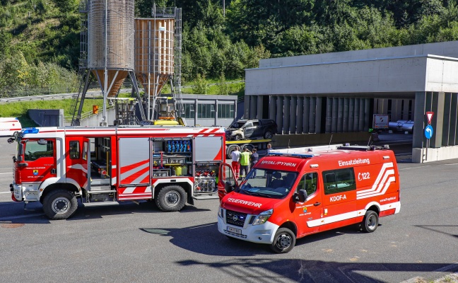 Brand im Bosrucktunnel: Größerer Einsatz der Feuerwehren auf Pyhrnautobahn bei Spital am Pyhrn