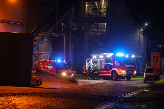 Brand in einem Zementwerk in Kirchdorf an der Krems sorgt für Einsatz der Feuerwehr