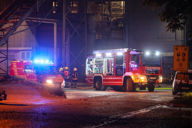 Brand in einem Zementwerk in Kirchdorf an der Krems sorgt für Einsatz der Feuerwehr
