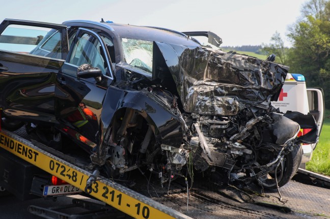 Tödlicher Verkehrsunfall: Auto in Tollet frontal gegen Baum gekracht