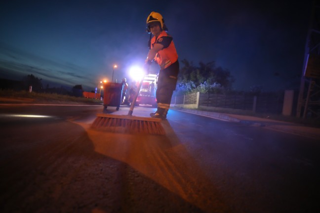Ölspur sorgte für abendlichen Einsatz der Feuerwehr in Marchtrenk