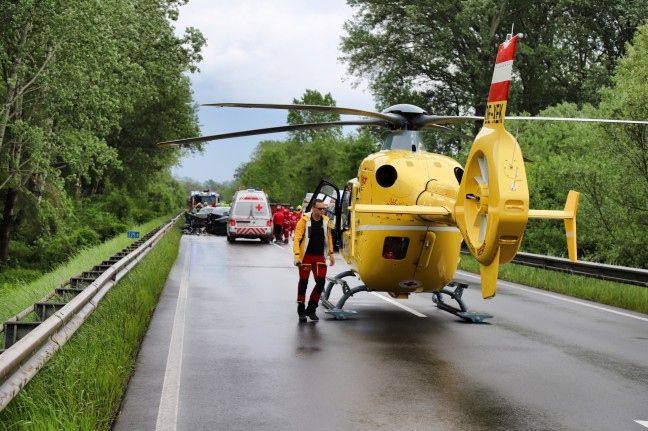 Mehrere teilweise Schwerverletzte bei Verkehrsunfall auf Donaustraße in Langenstein