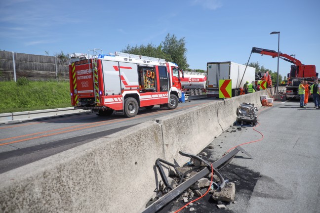 Stundenlange Sperre der Westautobahn bei Ohlsdorf nach schwerem LKW-Unfall im Baustellenbereich