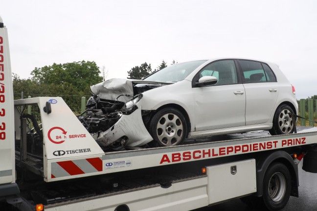 Crash mit drei beteiligten Fahrzeugen auf Steyrer Straße bei Dietach