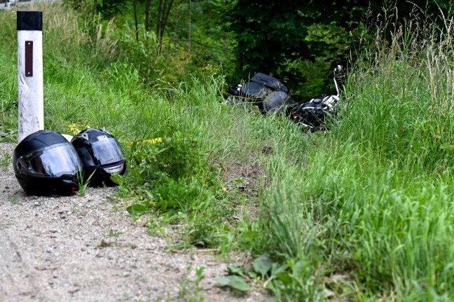 Schwerer Motorradunfall in Feldkirchen an der Donau fordert zwei Verletzte