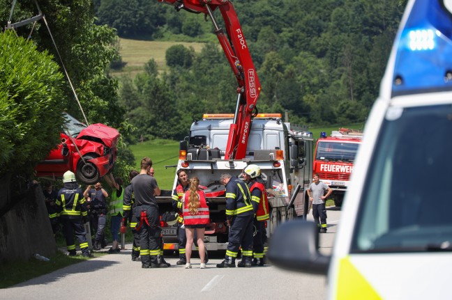 Tödlicher Verkehrsunfall: Autolenker in Molln mit PKW gegen Betonmauer gekracht