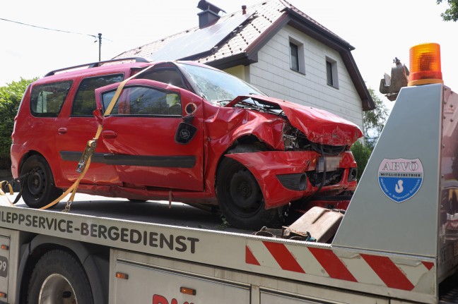 Tödlicher Verkehrsunfall: Autolenker in Molln mit PKW gegen Betonmauer gekracht