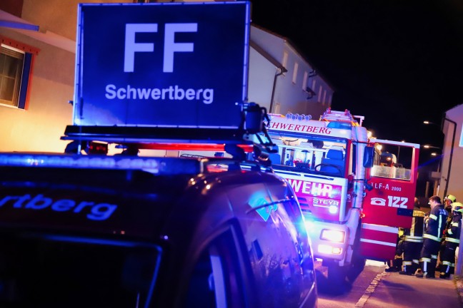 Vier Feuerwehren bei Kleinbrand auf Balkon in Schwertberg im Einsatz