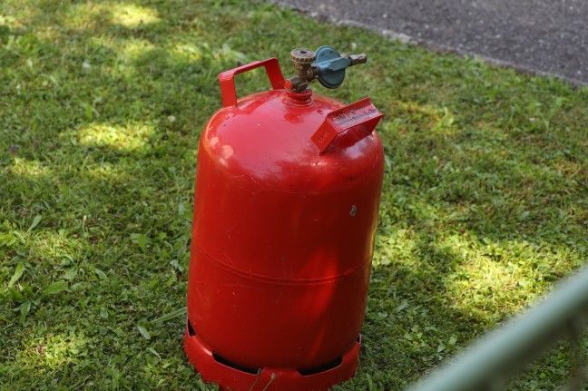 Brennende Gasflasche sorgte für Einsatz der Feuerwehr in Lambach