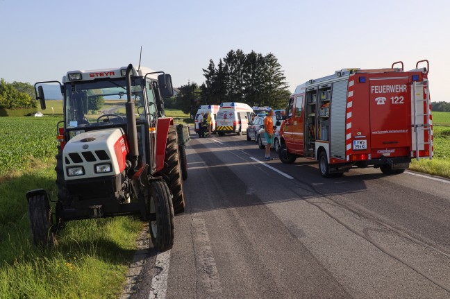 Kollision zwischen PKW und Traktorgespann in Kremsmünster