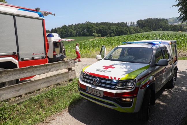 Traktorüberschlag bei Heuarbeit in Pichl bei Wels fordert einen Verletzten