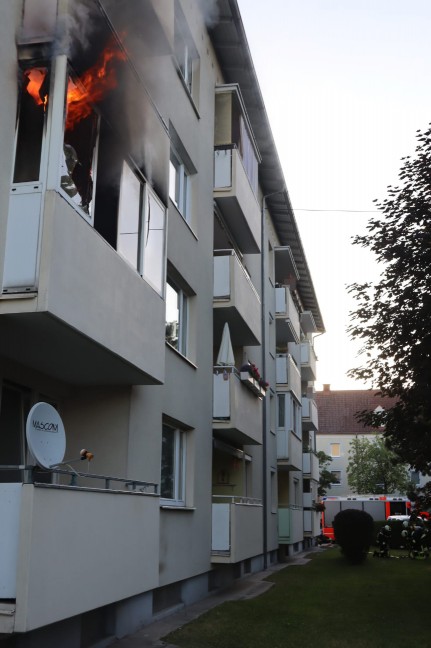 Balkonbrand bei einem Mehrparteienwohnhaus in Linz-Neue Heimat