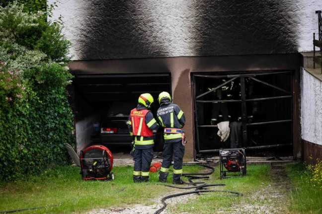 Brand in einer Garage eines Wohnhauses in St. Peter am Hart
