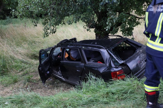 Śmiertelny wypadek drogowy: samochód w Eggendorf w Traunkreis uderzył w drzewo