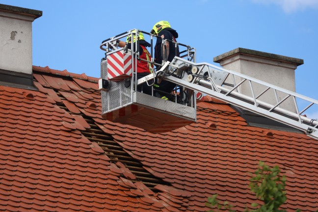 Blitzeinschlag in Dach eines Wohnhauses in Marchtrenk richtet ordentlichen Schaden an