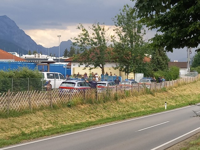 Abschiebung eskaliert: Großeinsatz der Polizei bei Flüchtlingsbetreuungseinrichtung in Ohlsdorf