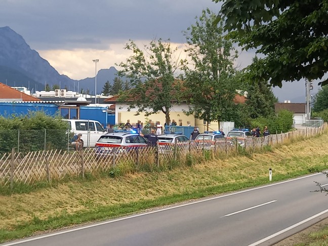 Abschiebung eskaliert: Großeinsatz der Polizei bei Flüchtlingsbetreuungseinrichtung in Ohlsdorf