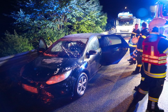 Mobil-WC-Fahrer hielt PKW-Brand auf Westautobahn bis zum Eintreffen der Feuerwehr in Schach