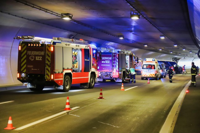 Verkehrsunfall im Tunnel Götschka bei Neumarkt im Mühlkreis fordert zwei teils schwerverletzte Personen