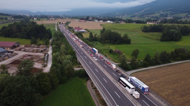 Verkehrsunfall im Tunnel Ottsdorf auf Pyhrnautobahn bei Micheldorf in Oberösterreich