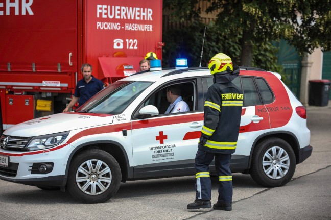 Personenrettung: Zwei verletzte Personen durch Feuerwehr aus Biogasanlage in Pucking gerettet