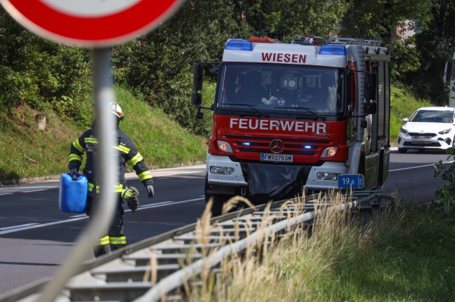 Schwerer Crash zwischen zwei PKW auf Salzkammergutstraße zwischen Pinsdorf und Regau