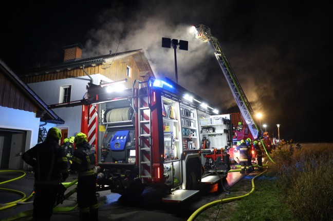 Sechs Feuerwehren bei Dachstuhlbrand in Kremsmünster im Einsatz