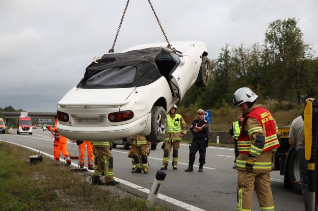 Cabrio bei schwerem Verkehrsunfall auf Innkreisautobahn in Haag am Hausruck überschlagen