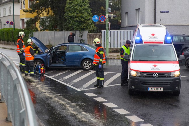 Autolenker in einem Kreisverkehr in Wels-Vogelweide verunfallt